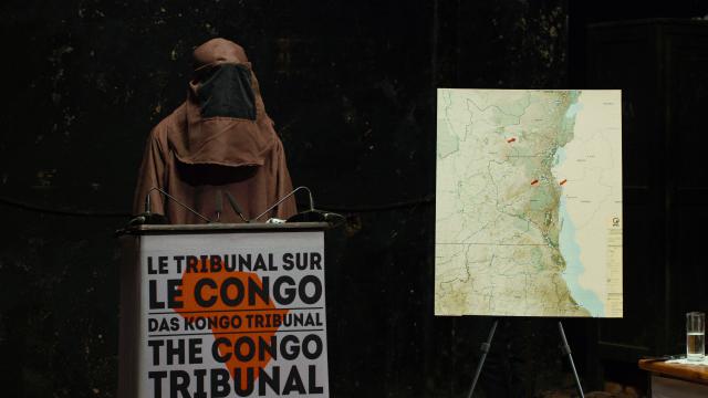 Ein ehemaliger Rebel sagt als anonymer Zeuge im Kongo Tribunal aus (Vinca Film)
